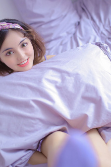 一个男孩子顶哭另一个男孩
